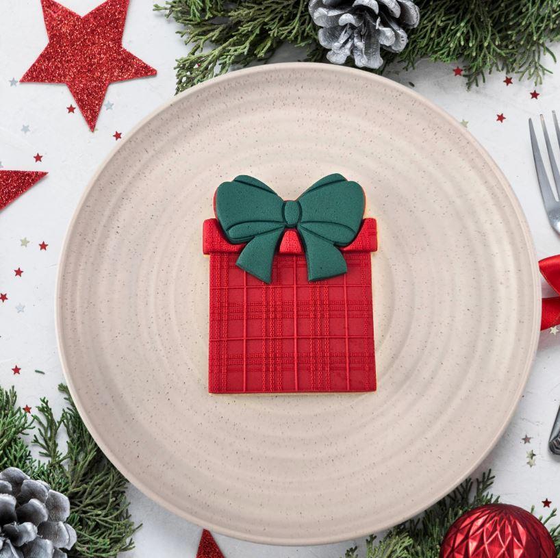 Present Christmas Cookie/Biscuit Embosser & Cutter Set