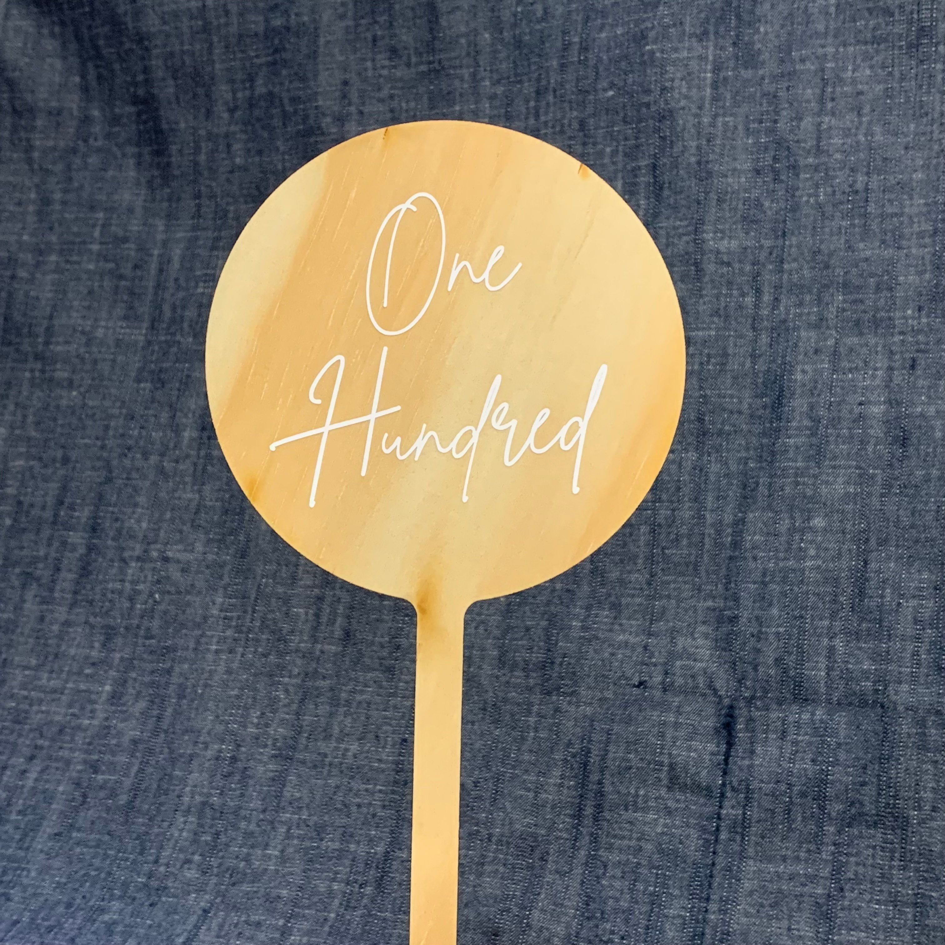 Topper Round Timber One Hundred - Script White