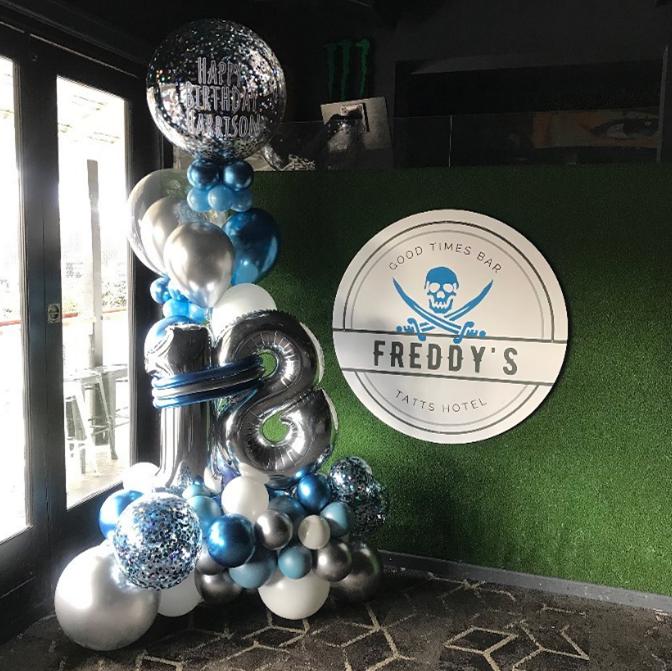 Balloon Décor 18 And Legal