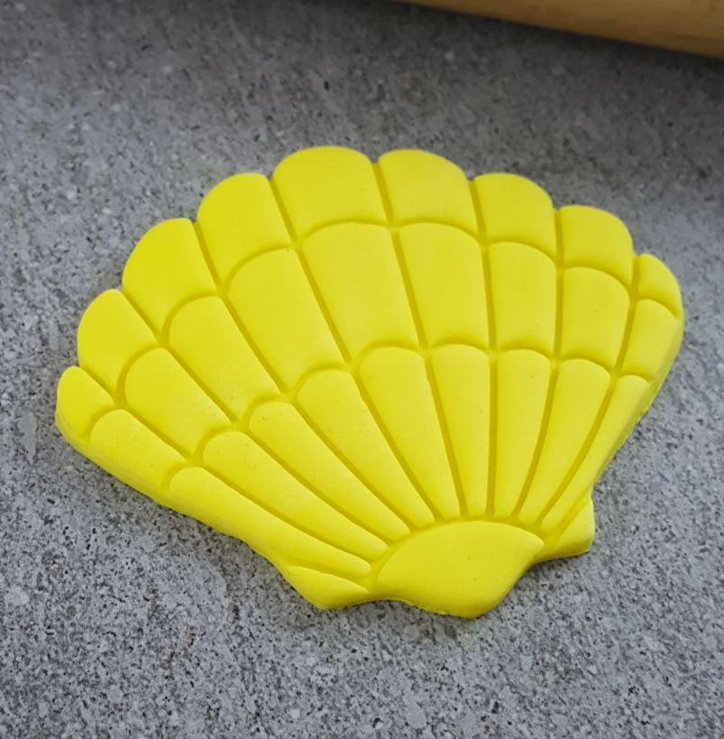 Clam Shell Embosser and Cookie/Biscuit Cutter Set