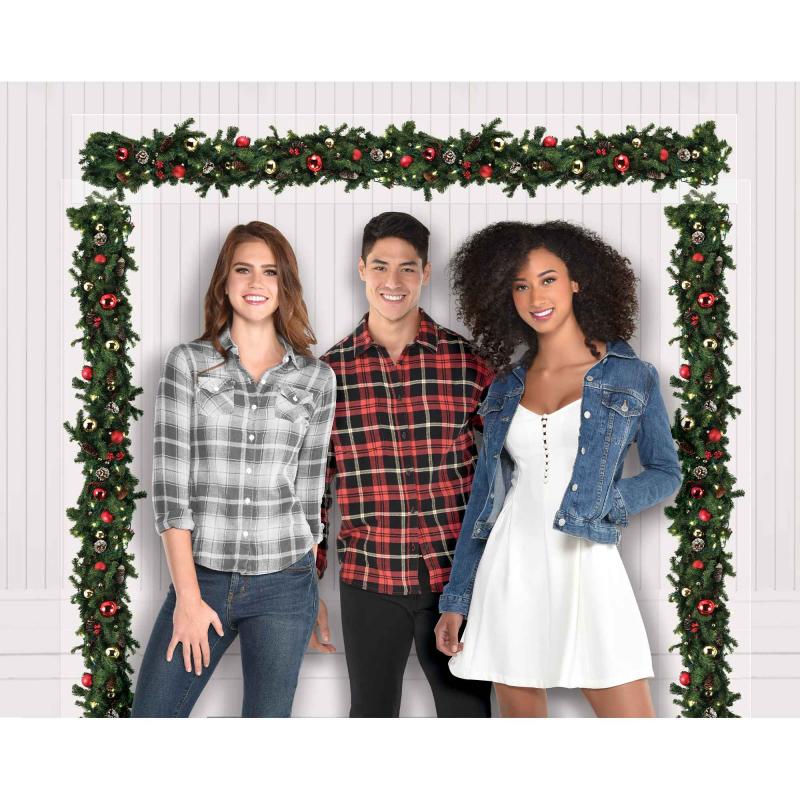 Scene Setter/Photo Prop Christmas Wall Decoration Pine Garland Plastic Pk/3