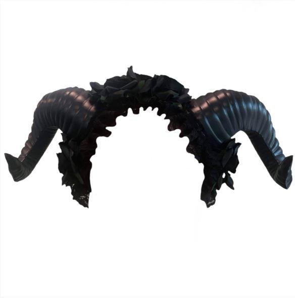Labrynth Giant Horns Black